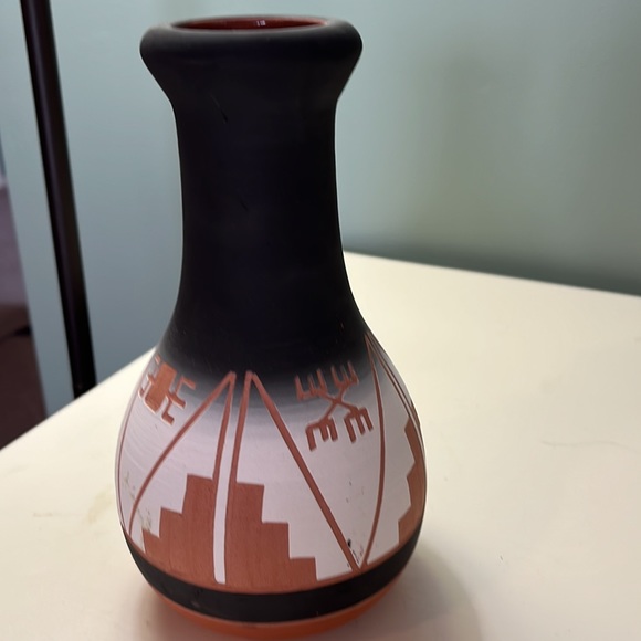 Vintage Sioux pottery. Black, white and terracotta. - Picture 4 of 4